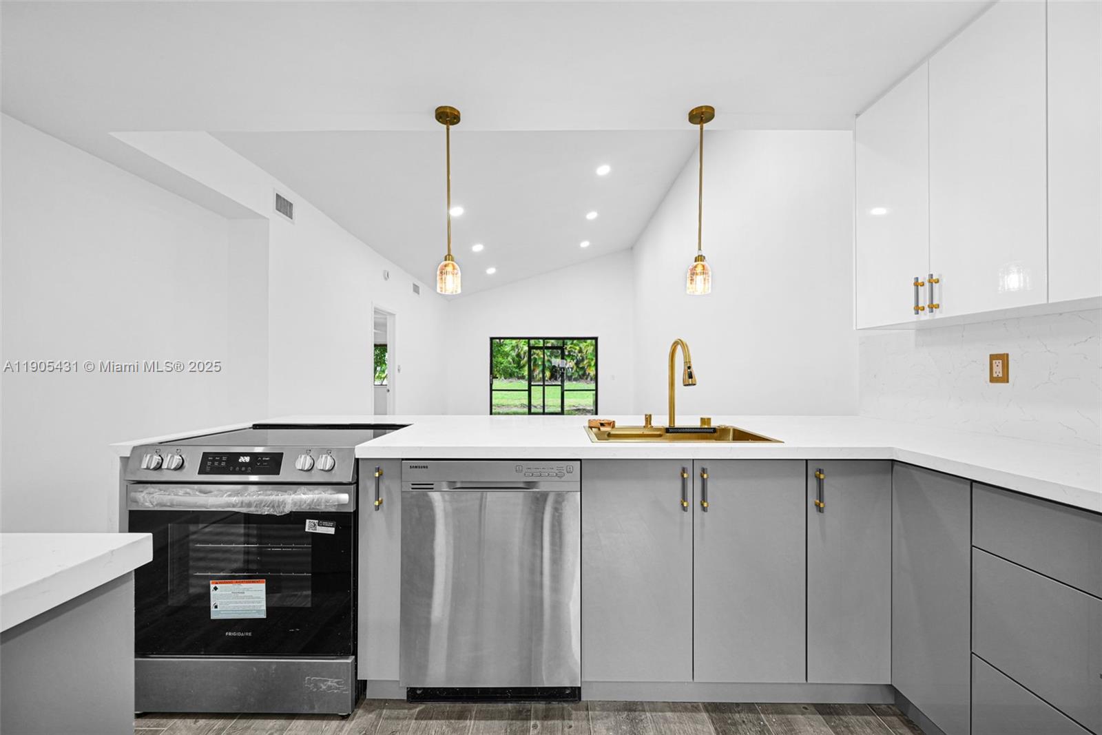 VILLAS OF BONAVENTURE AT - Residential