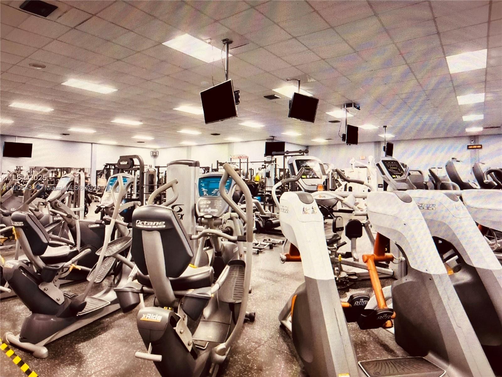 VILLAS OF BONAVENTURE AT - Residential