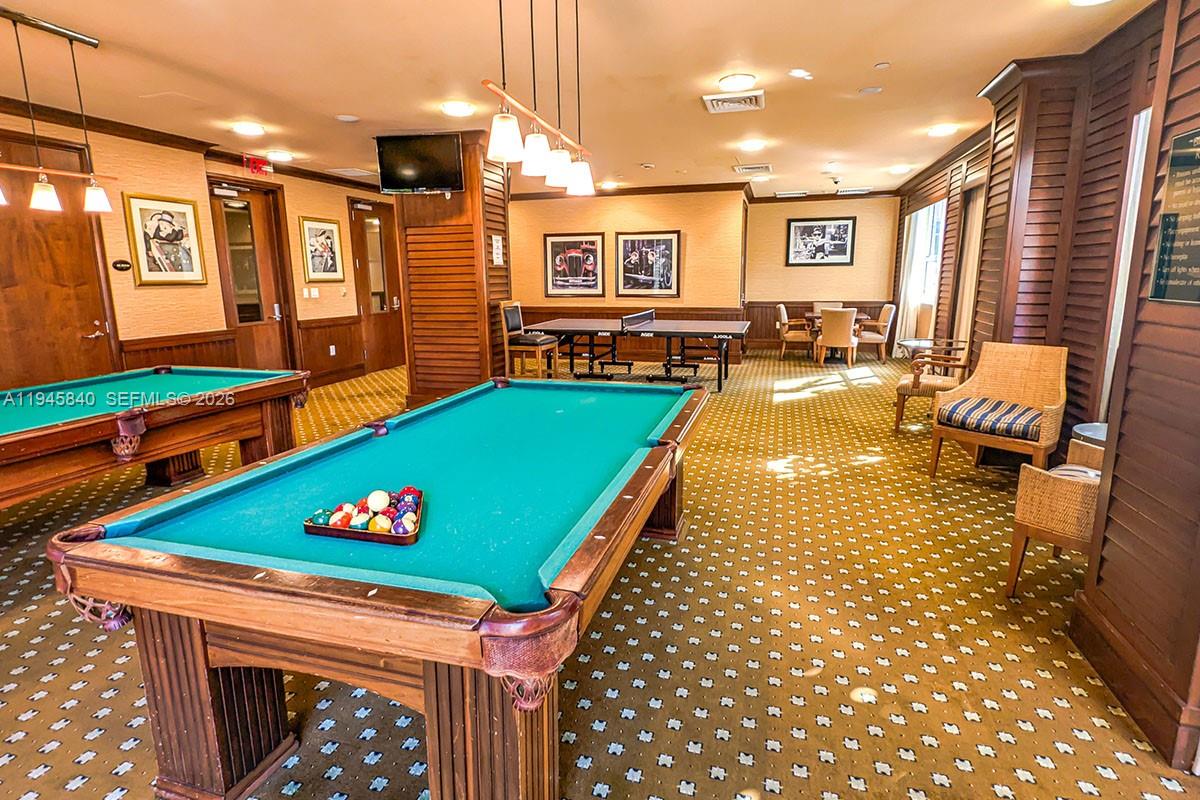 TURNBERRY ON THE GREEN CO - Residential