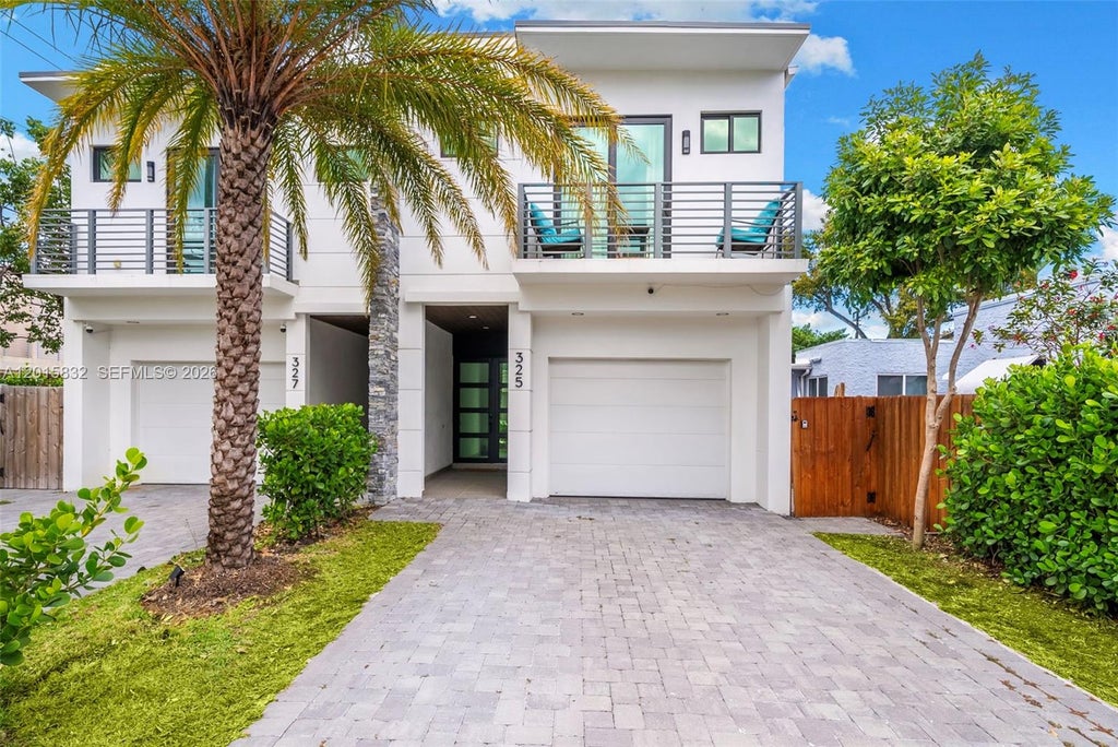 Photo of 325 SW 16th St #A, Fort Lauderdale, FL 33315 (MLS # A12015832)