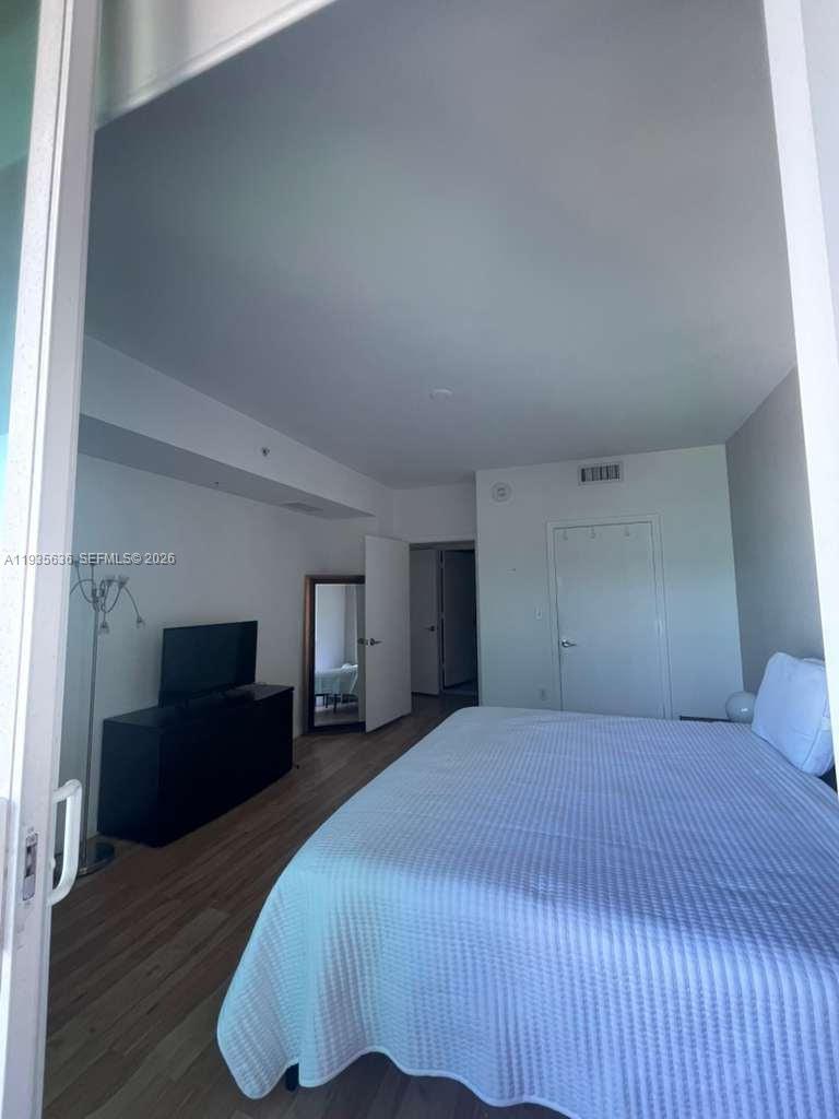 VIZCAYNE NORTH CONDO - Residential