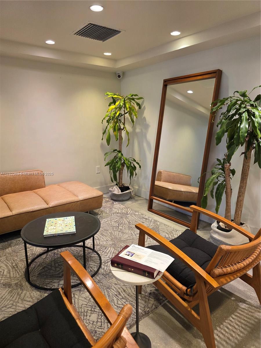 THE ISLANDER CLUB CONDO - Residential