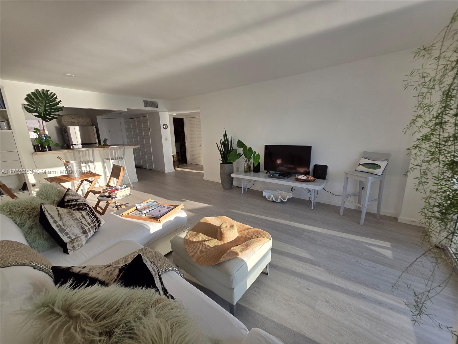 THE ISLANDER CLUB CONDO - Residential