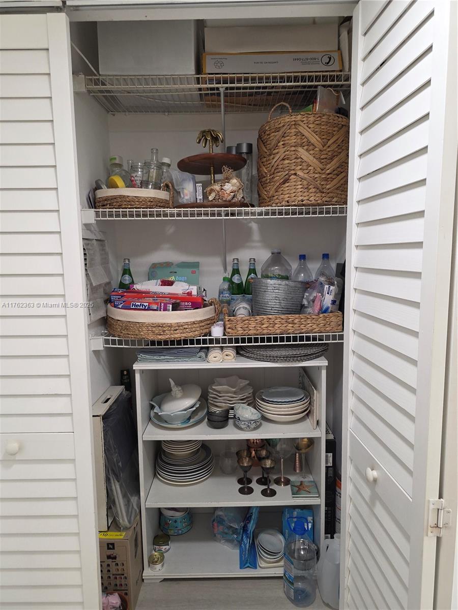 THE ISLANDER CLUB CONDO - Residential