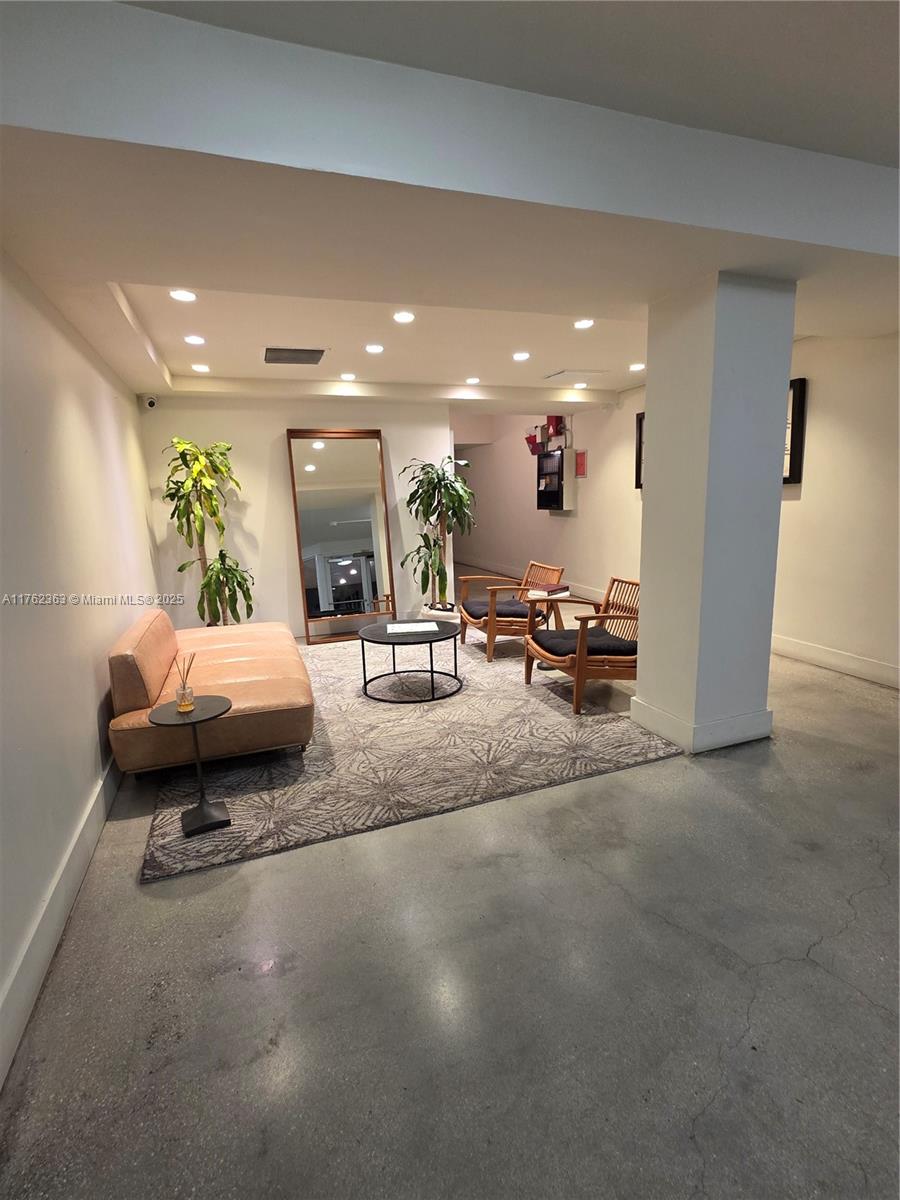 THE ISLANDER CLUB CONDO - Residential