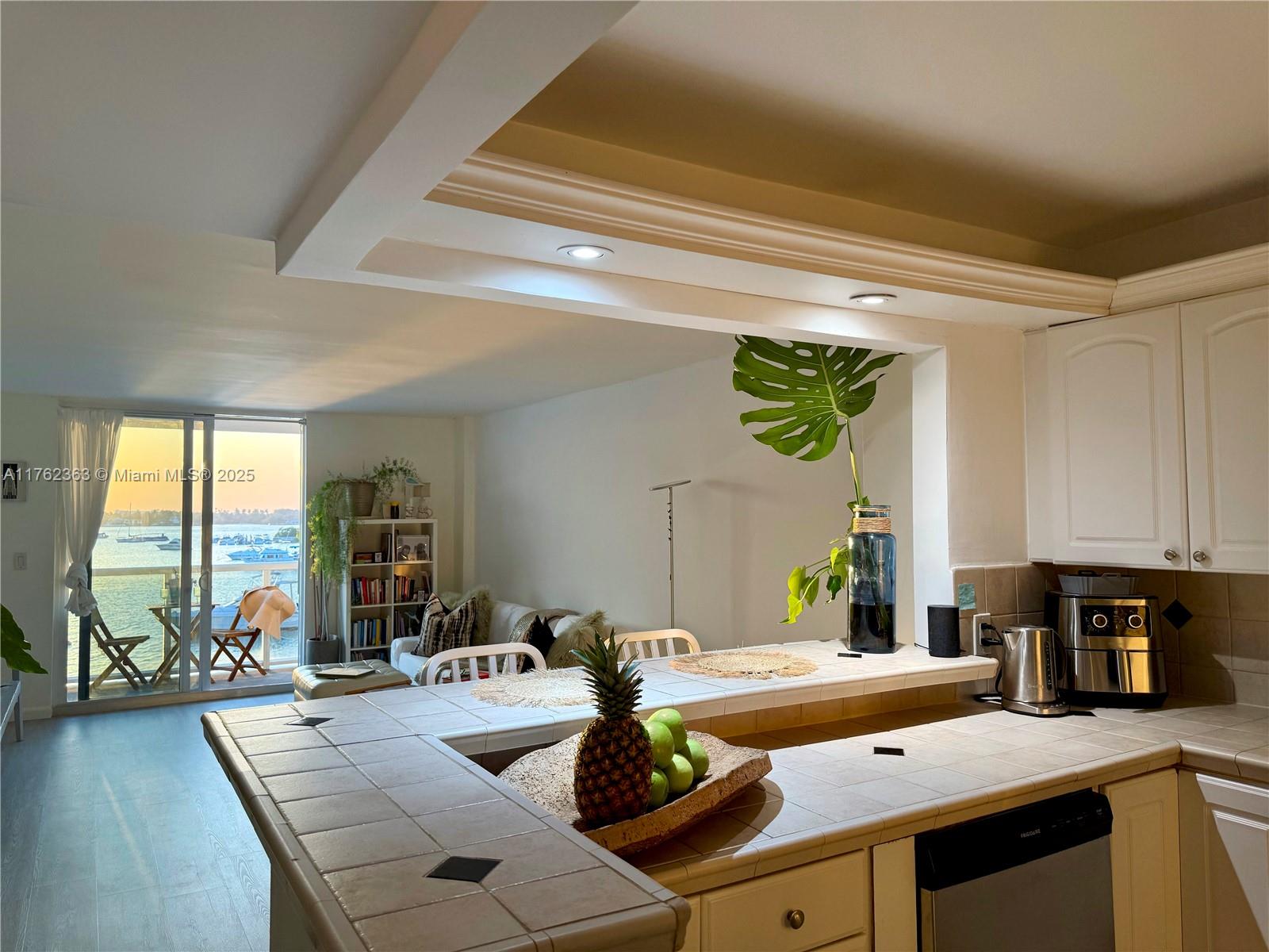 THE ISLANDER CLUB CONDO - Residential