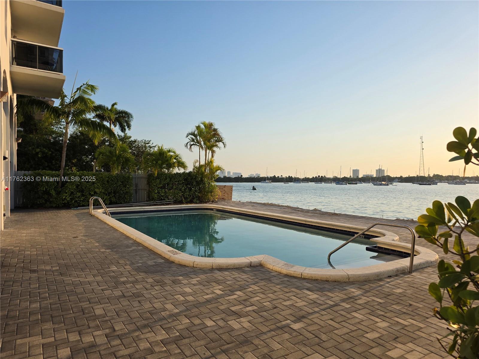 THE ISLANDER CLUB CONDO - Residential