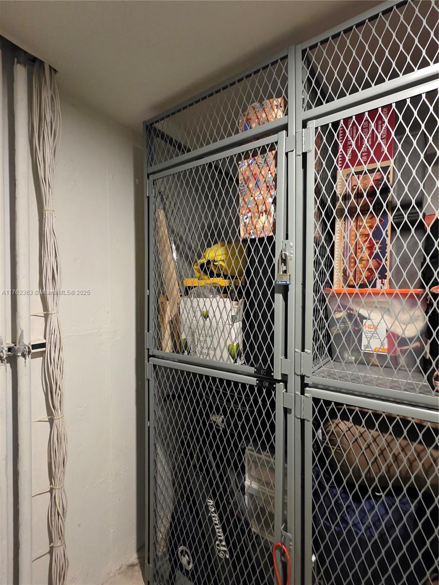 THE ISLANDER CLUB CONDO - Residential