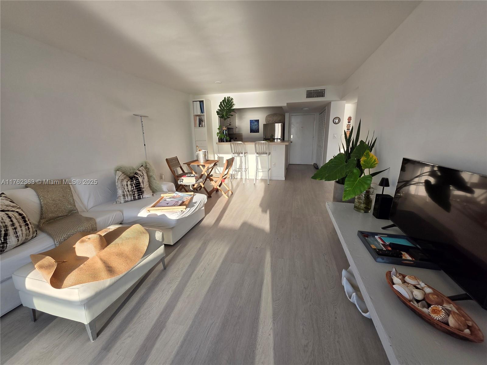 THE ISLANDER CLUB CONDO - Residential