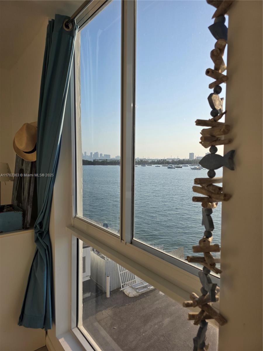 THE ISLANDER CLUB CONDO - Residential