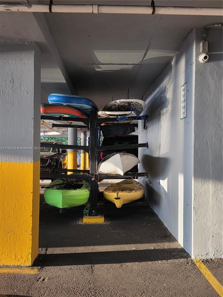 THE ISLANDER CLUB CONDO - Residential