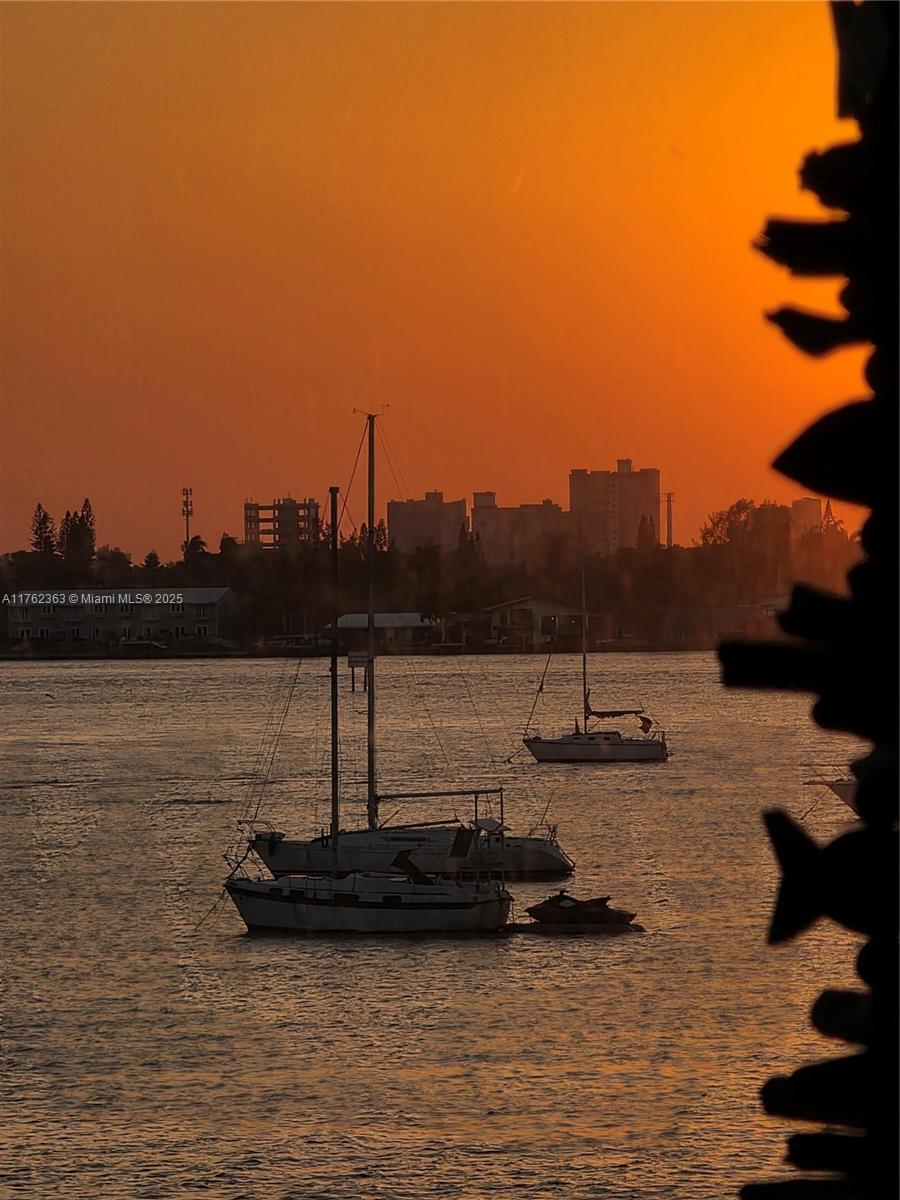 THE ISLANDER CLUB CONDO - Residential