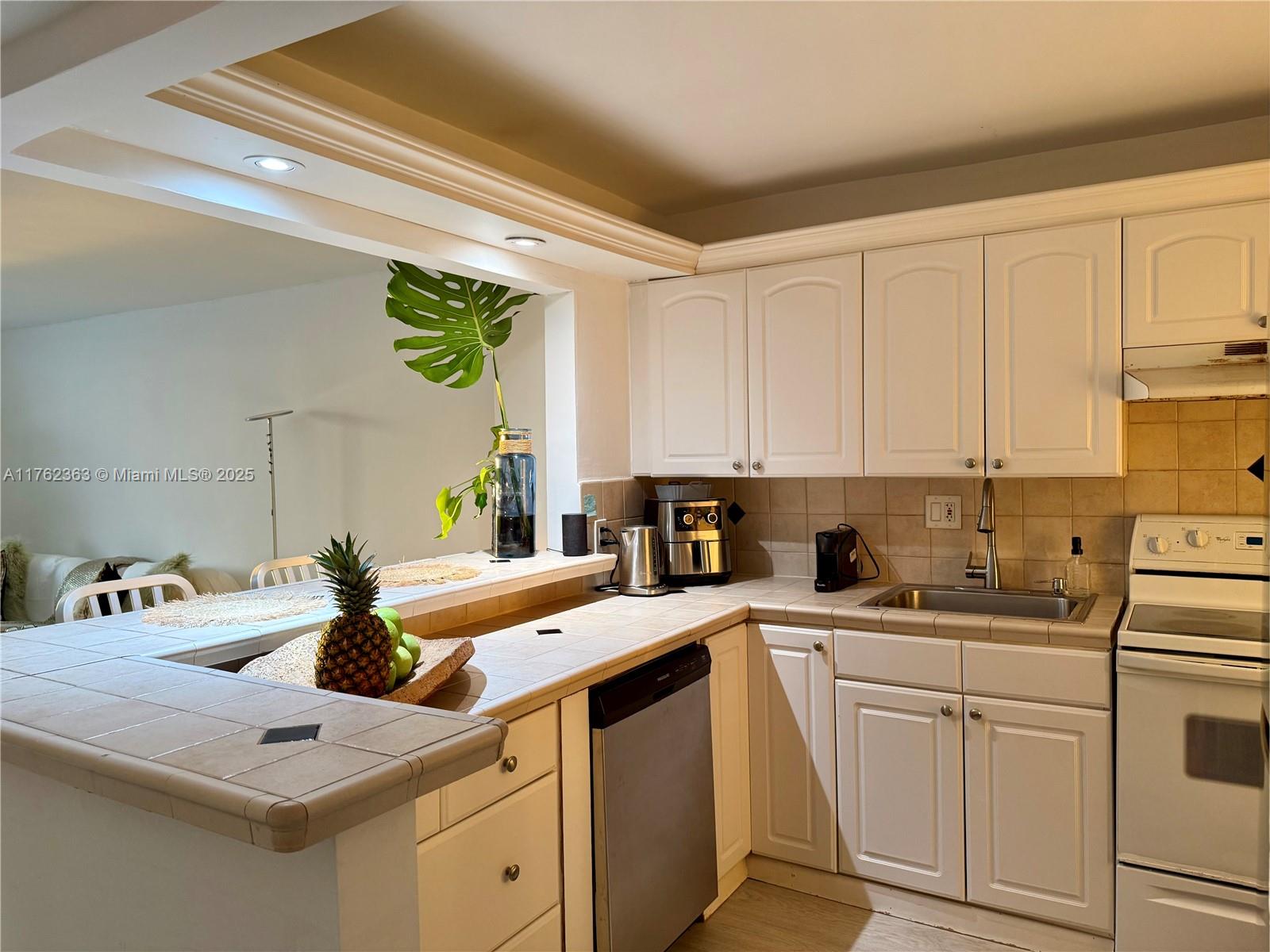 THE ISLANDER CLUB CONDO - Residential