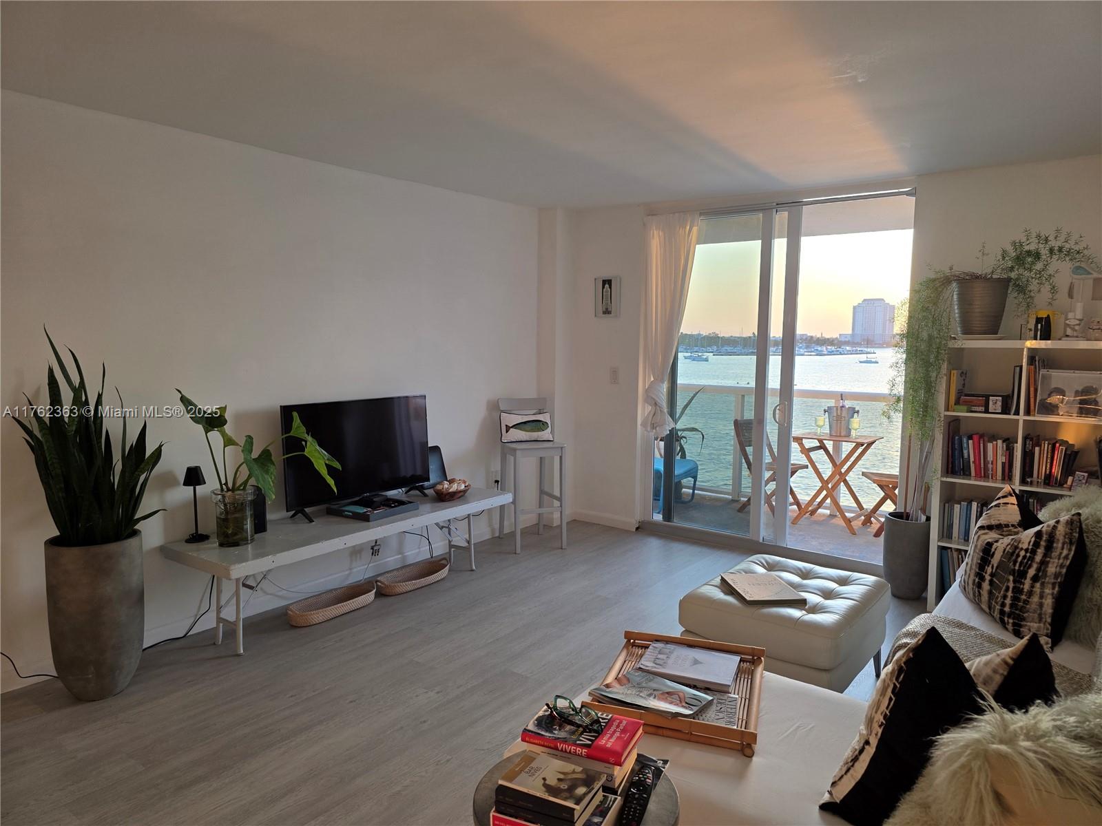 THE ISLANDER CLUB CONDO - Residential