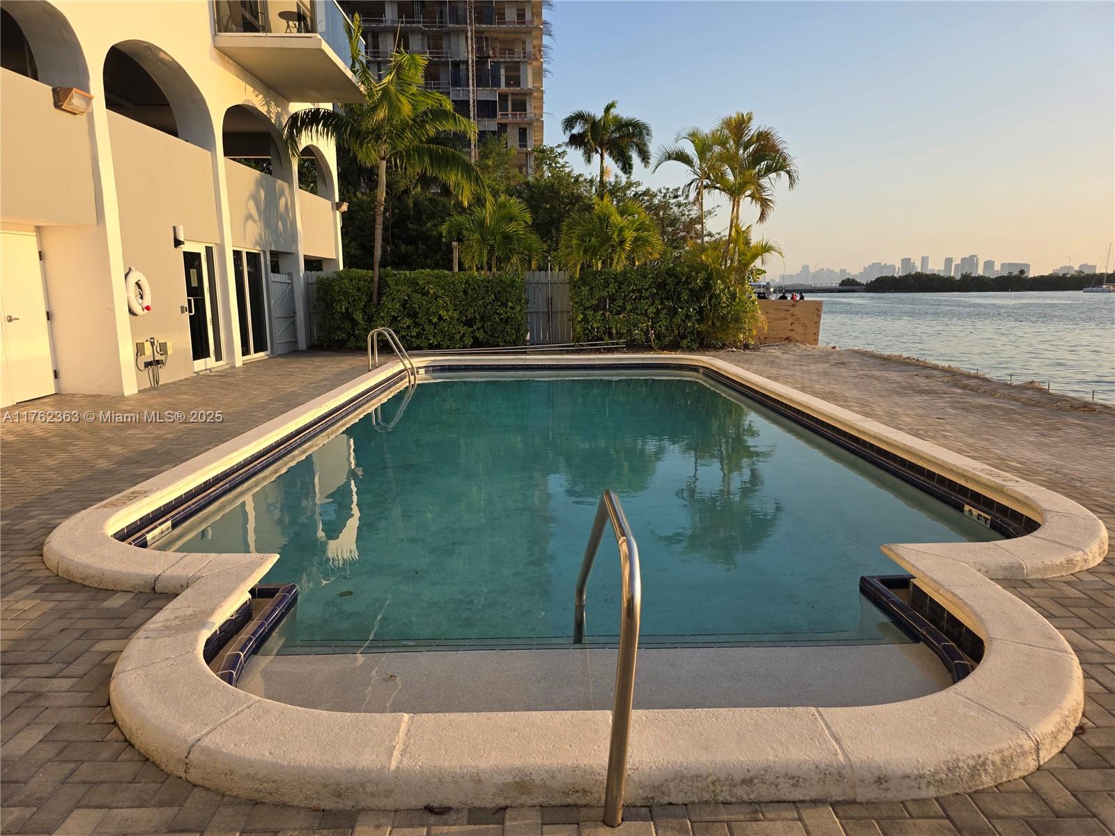 THE ISLANDER CLUB CONDO - Residential