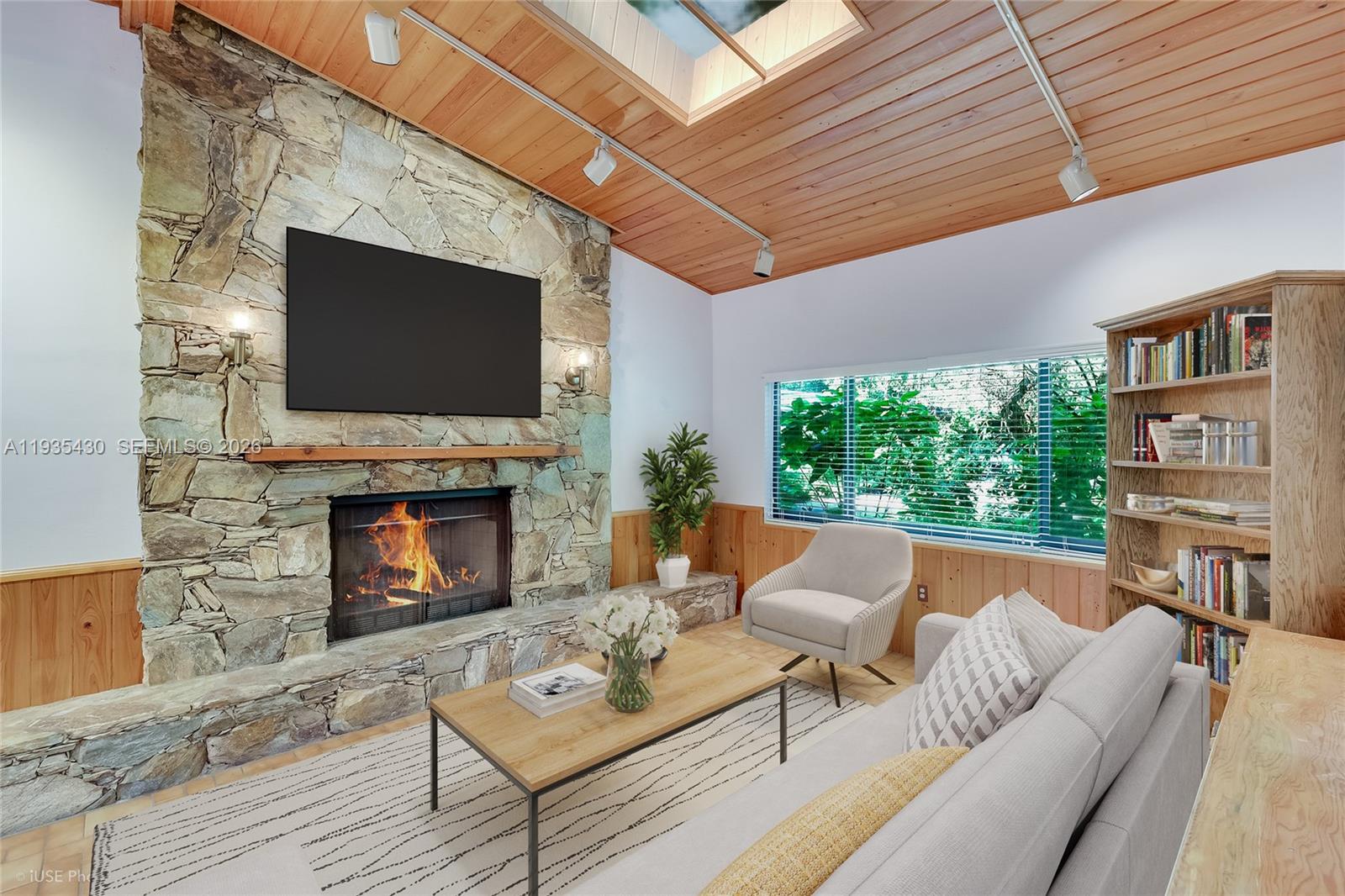 SNAPPER CREEK GROVES - Residential Lease
