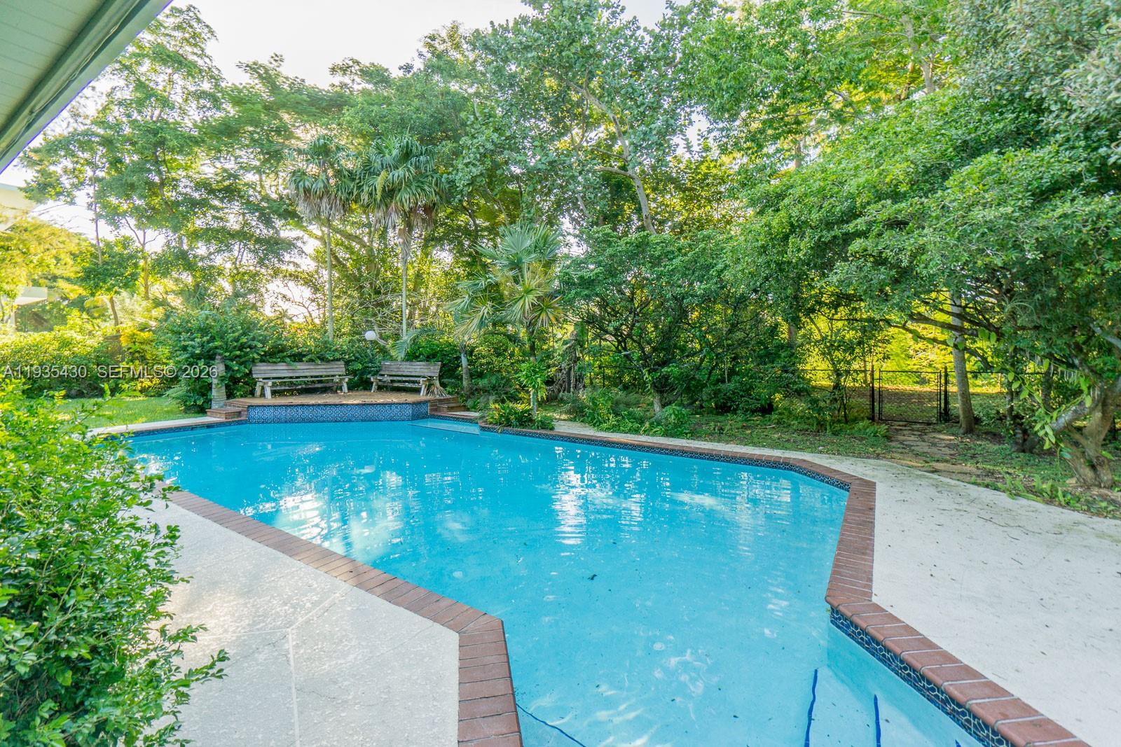 SNAPPER CREEK GROVES - Residential Lease