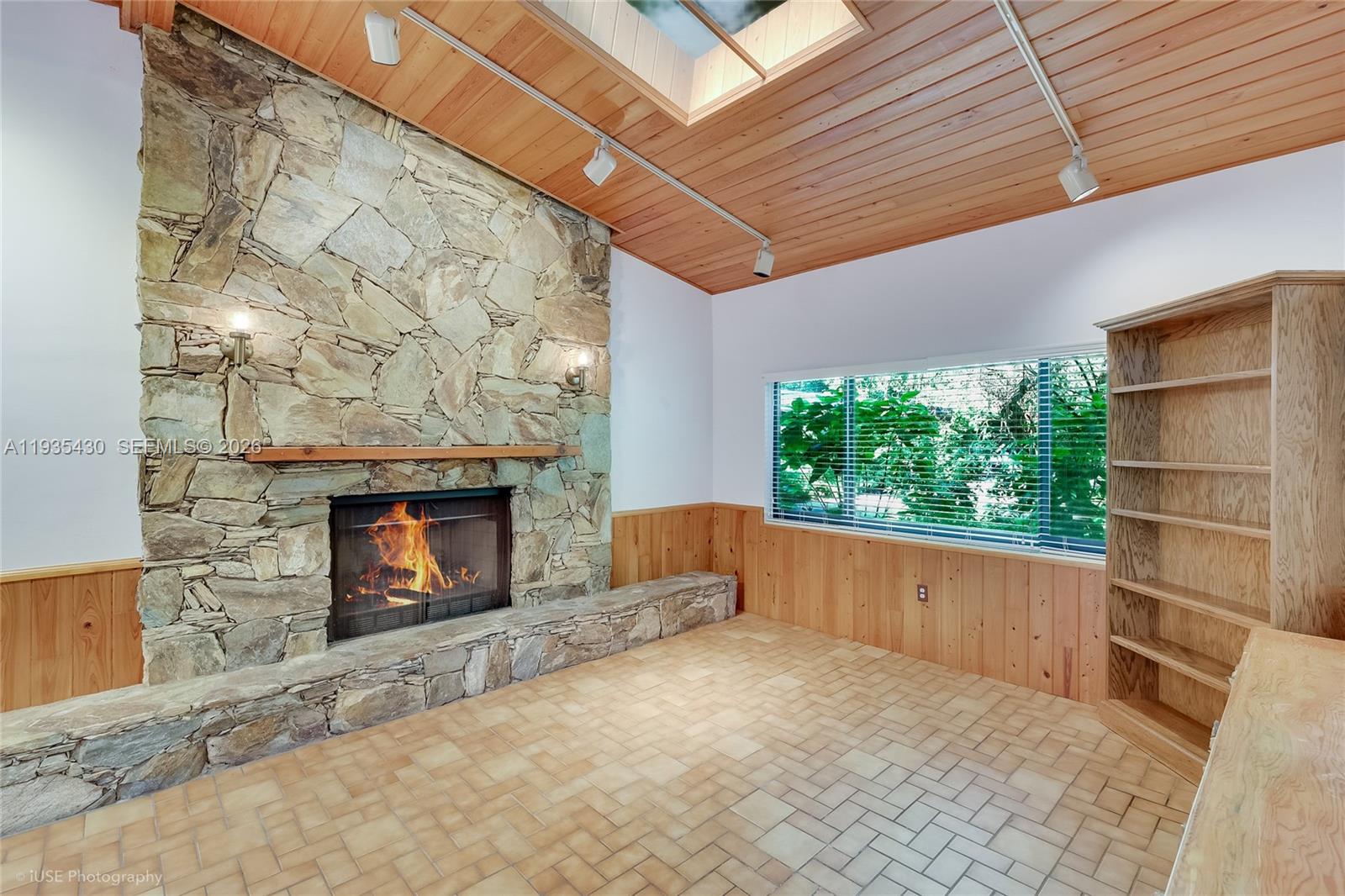 SNAPPER CREEK GROVES - Residential Lease
