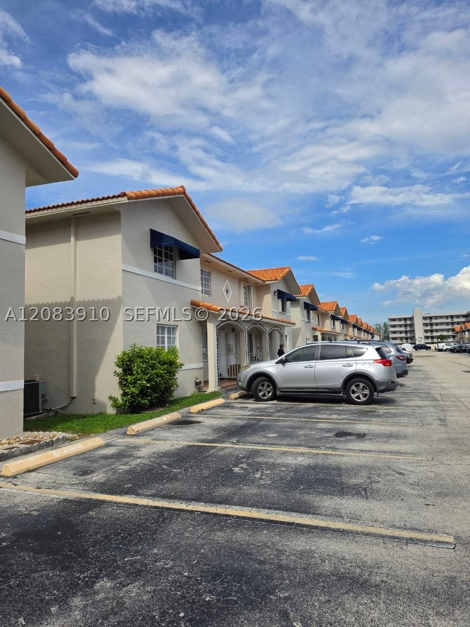 10101 W Okeechobee Rd 10-202