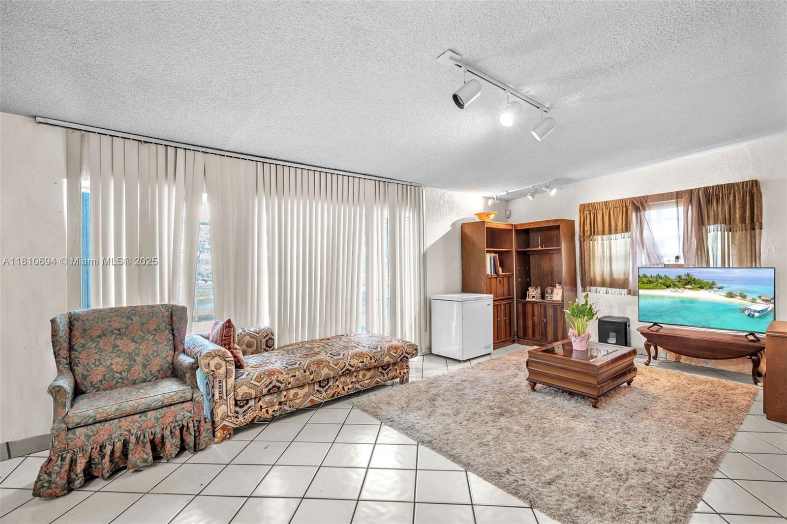 Property for Sale at 18801 Nw 39th Ct, Miami Gardens, Broward County, Florida - Bedrooms: 5 
Bathrooms: 4  - $645,000