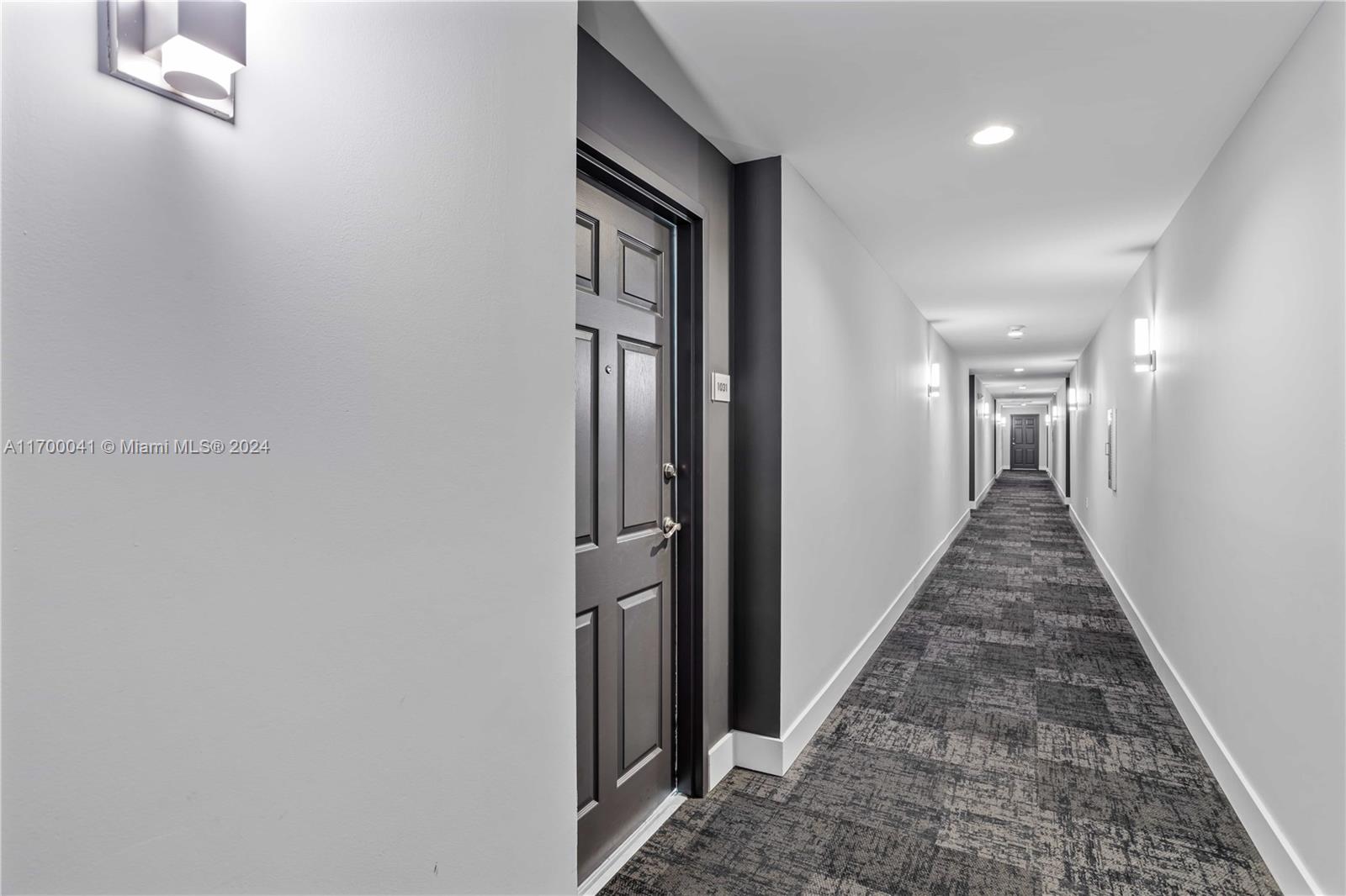 HOLLYWOOD STATION RES CON - Residential