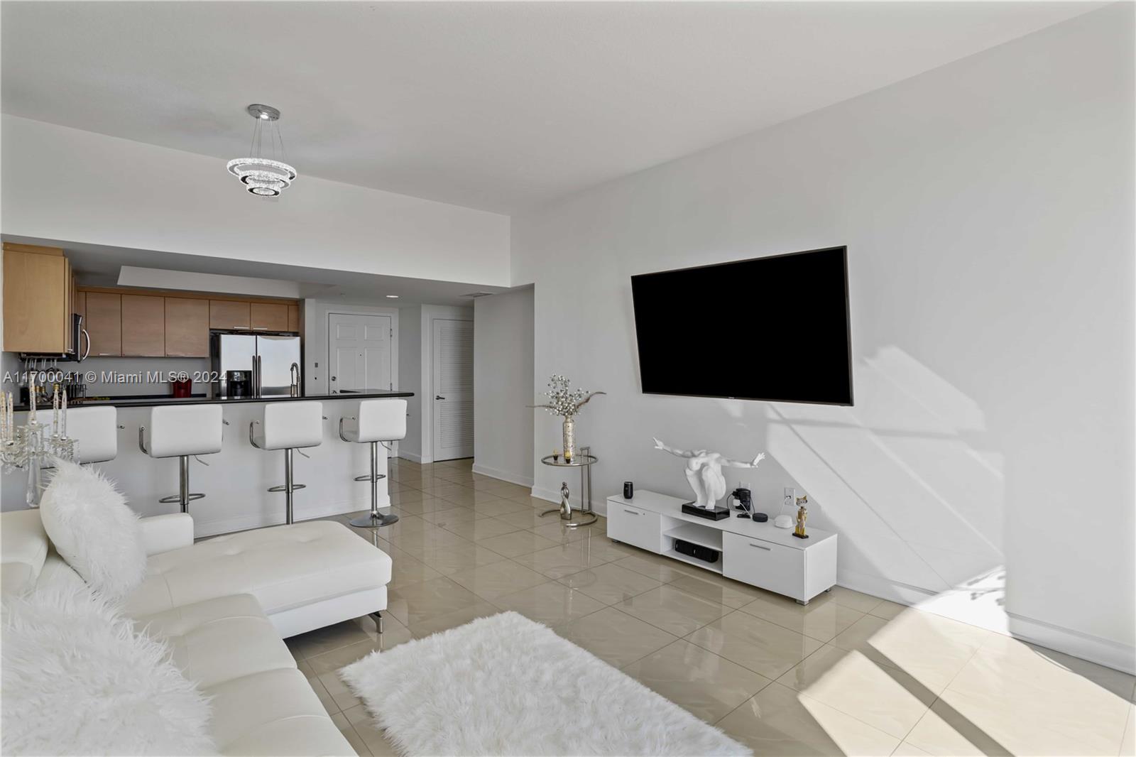 HOLLYWOOD STATION RES CON - Residential