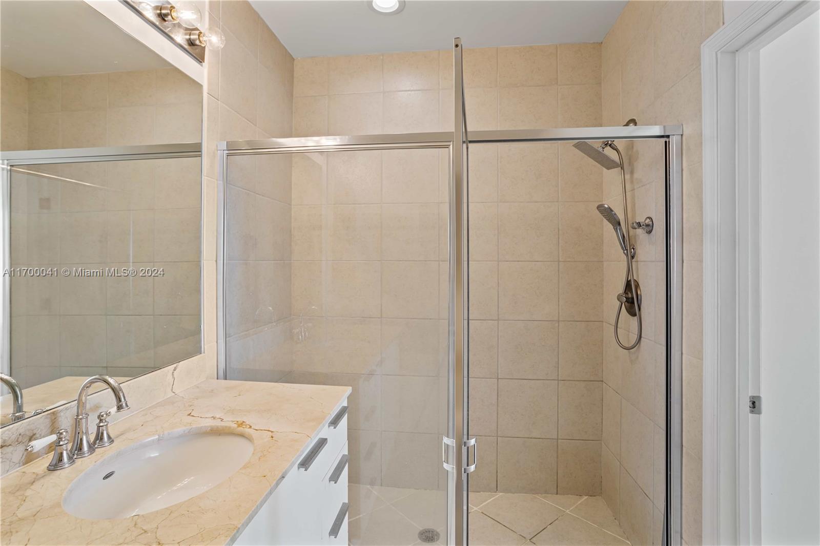 HOLLYWOOD STATION RES CON - Residential