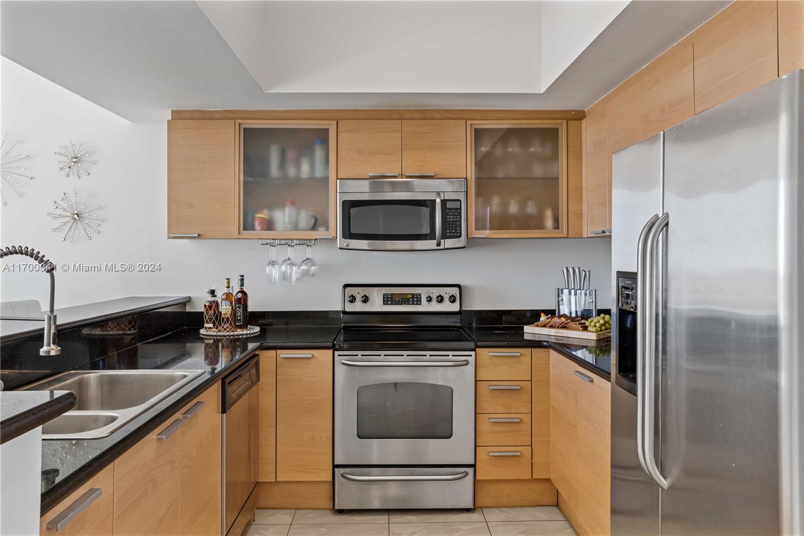 HOLLYWOOD STATION RES CON - Residential