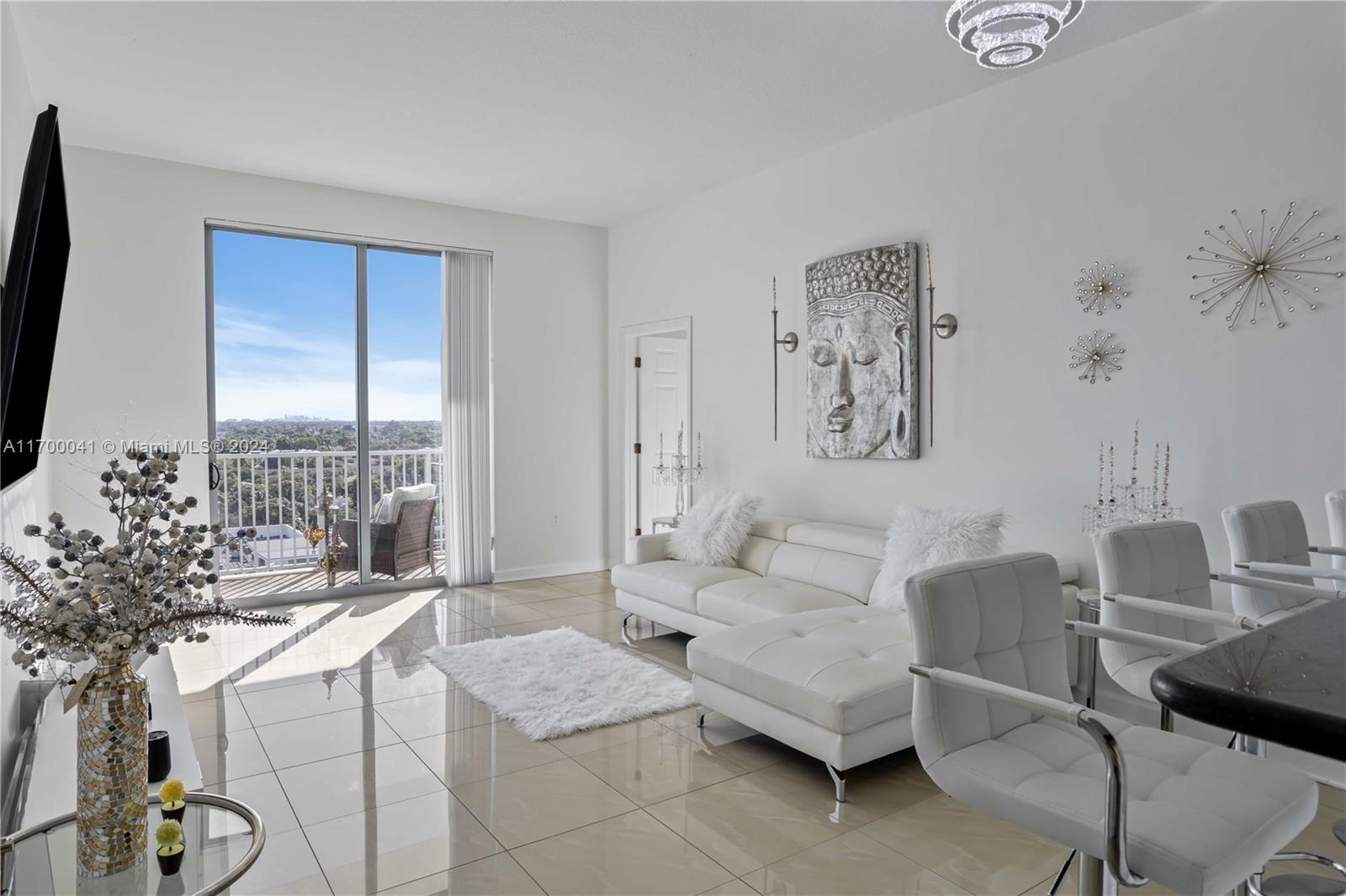 HOLLYWOOD STATION RES CON - Residential