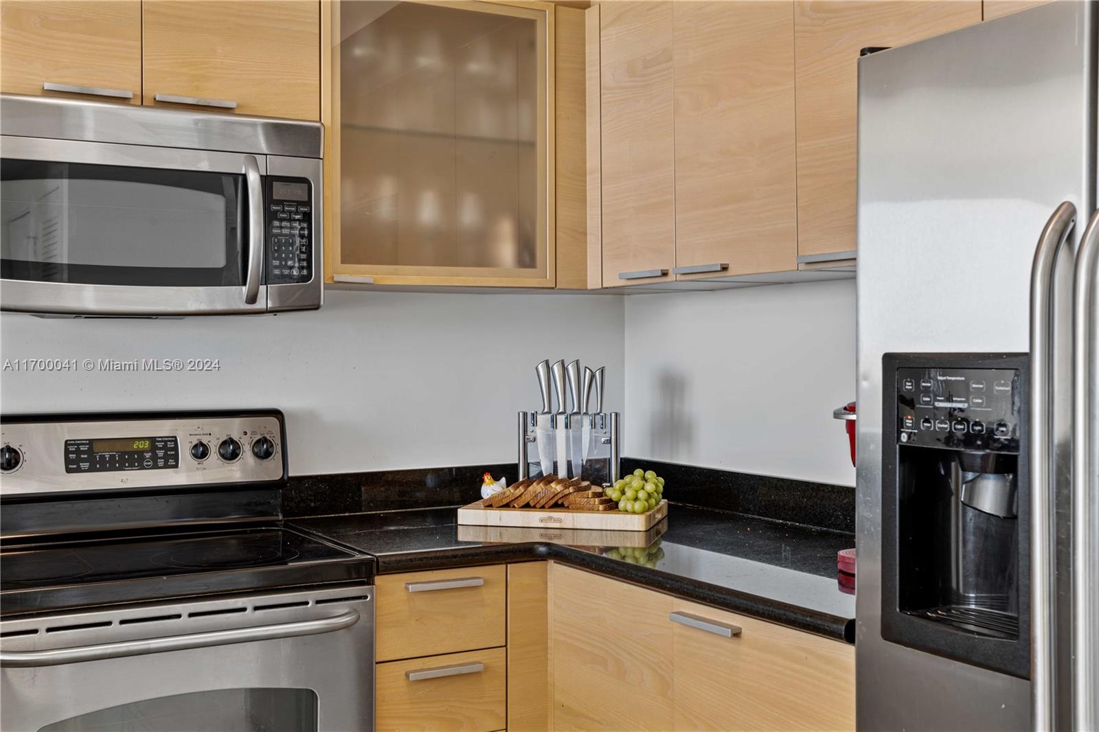 HOLLYWOOD STATION RES CON - Residential