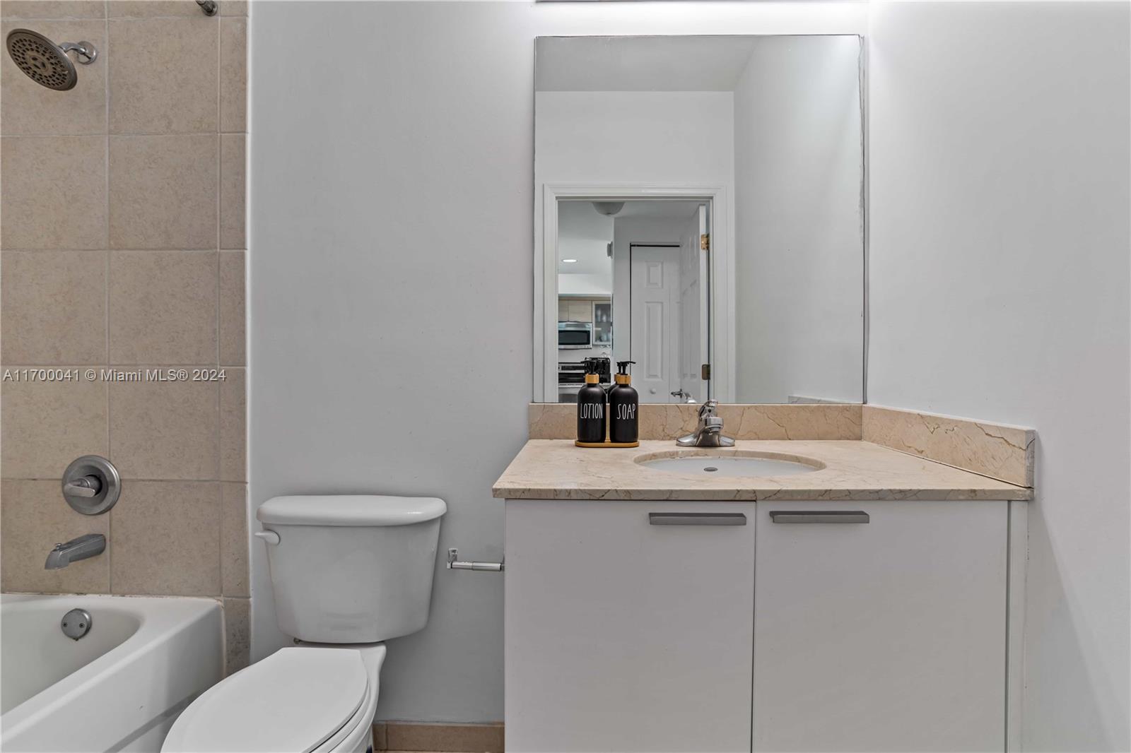 HOLLYWOOD STATION RES CON - Residential