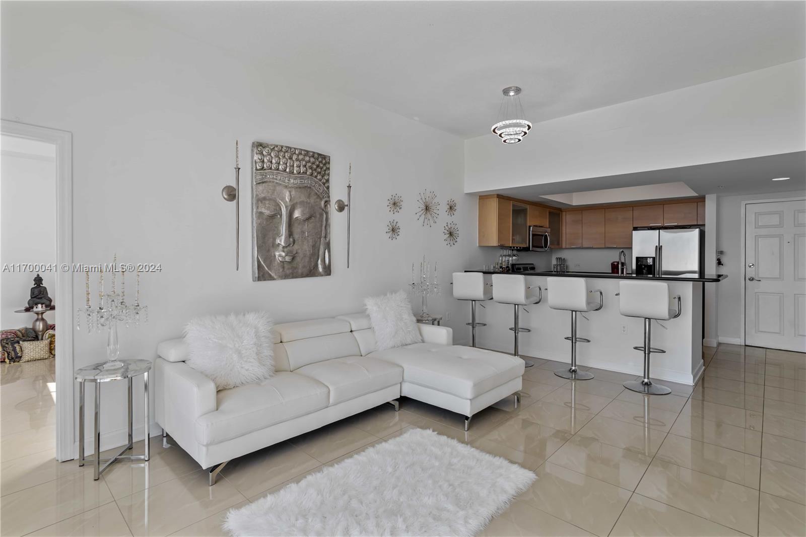 HOLLYWOOD STATION RES CON - Residential