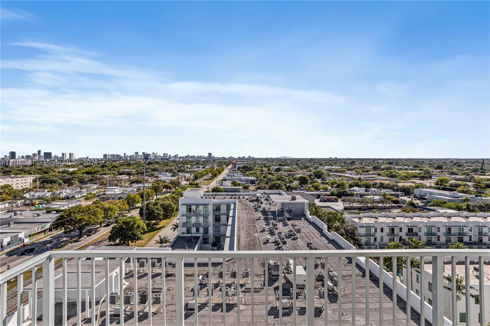 HOLLYWOOD STATION RES CON - Residential