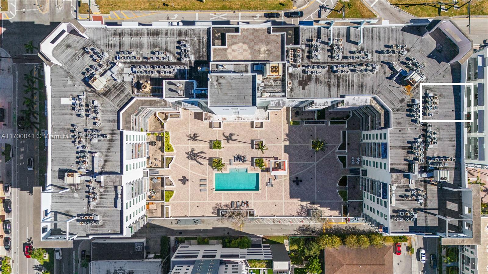 HOLLYWOOD STATION RES CON - Residential