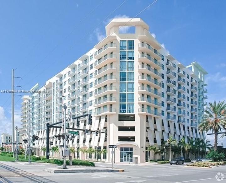 HOLLYWOOD STATION RES CON - Residential