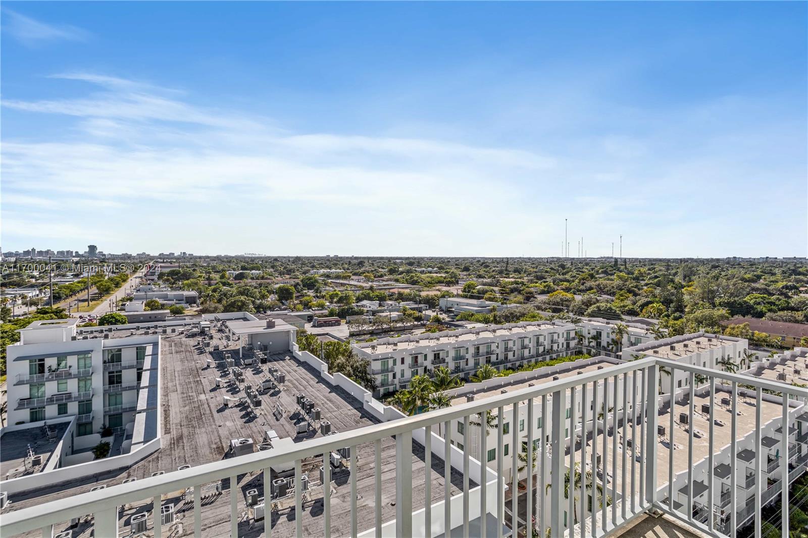 HOLLYWOOD STATION RES CON - Residential