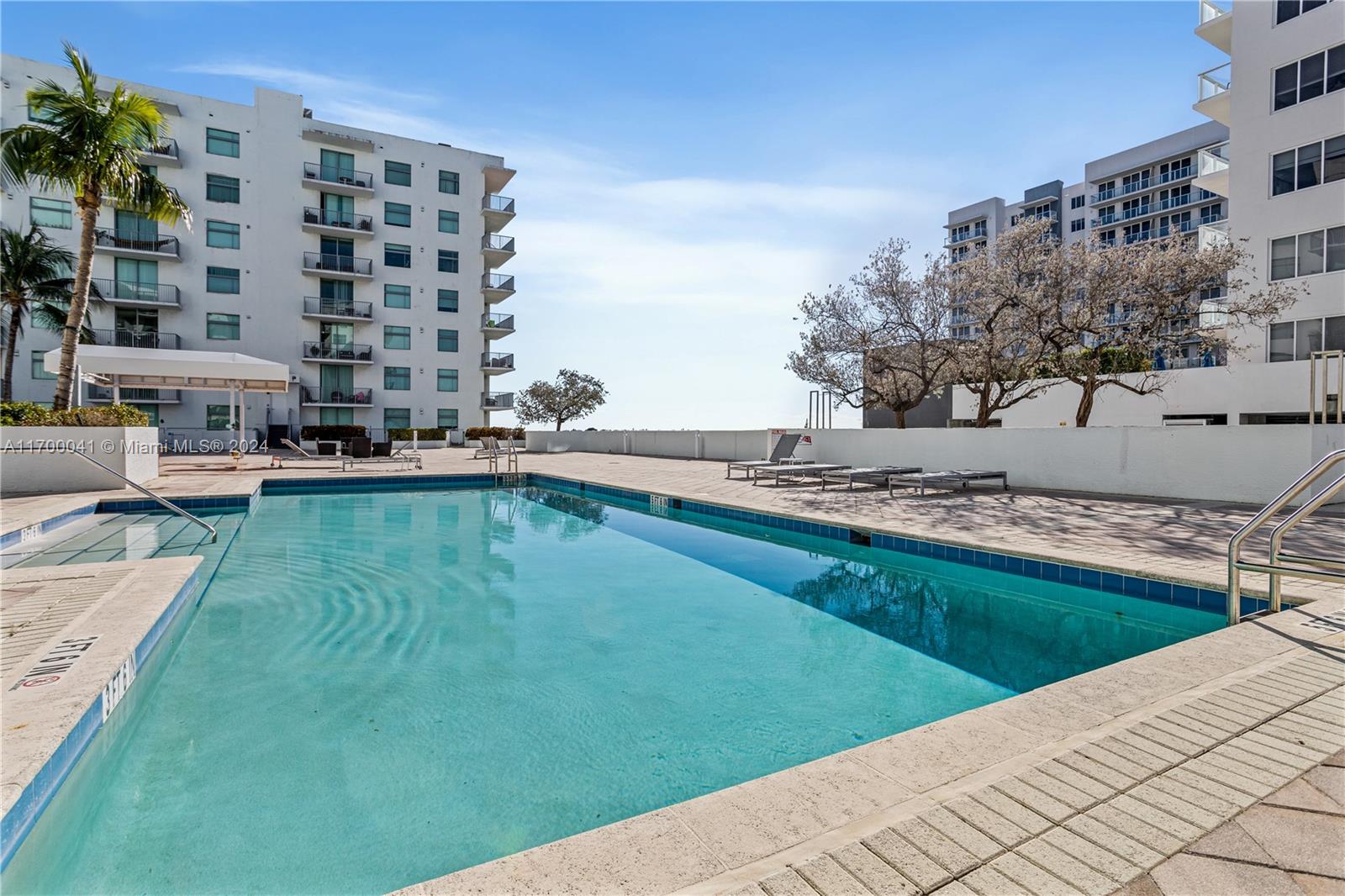 HOLLYWOOD STATION RES CON - Residential