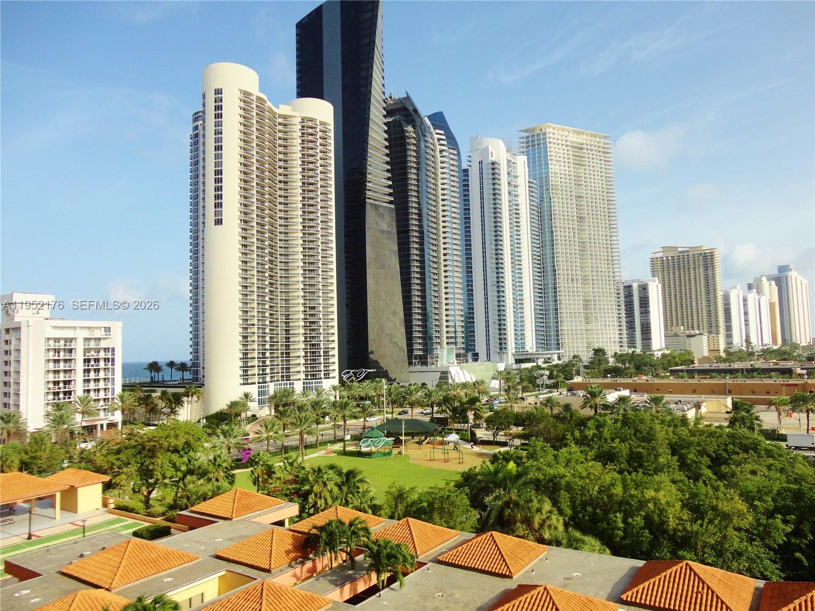 WINSTON TOWERS 600 CONDO - Residential