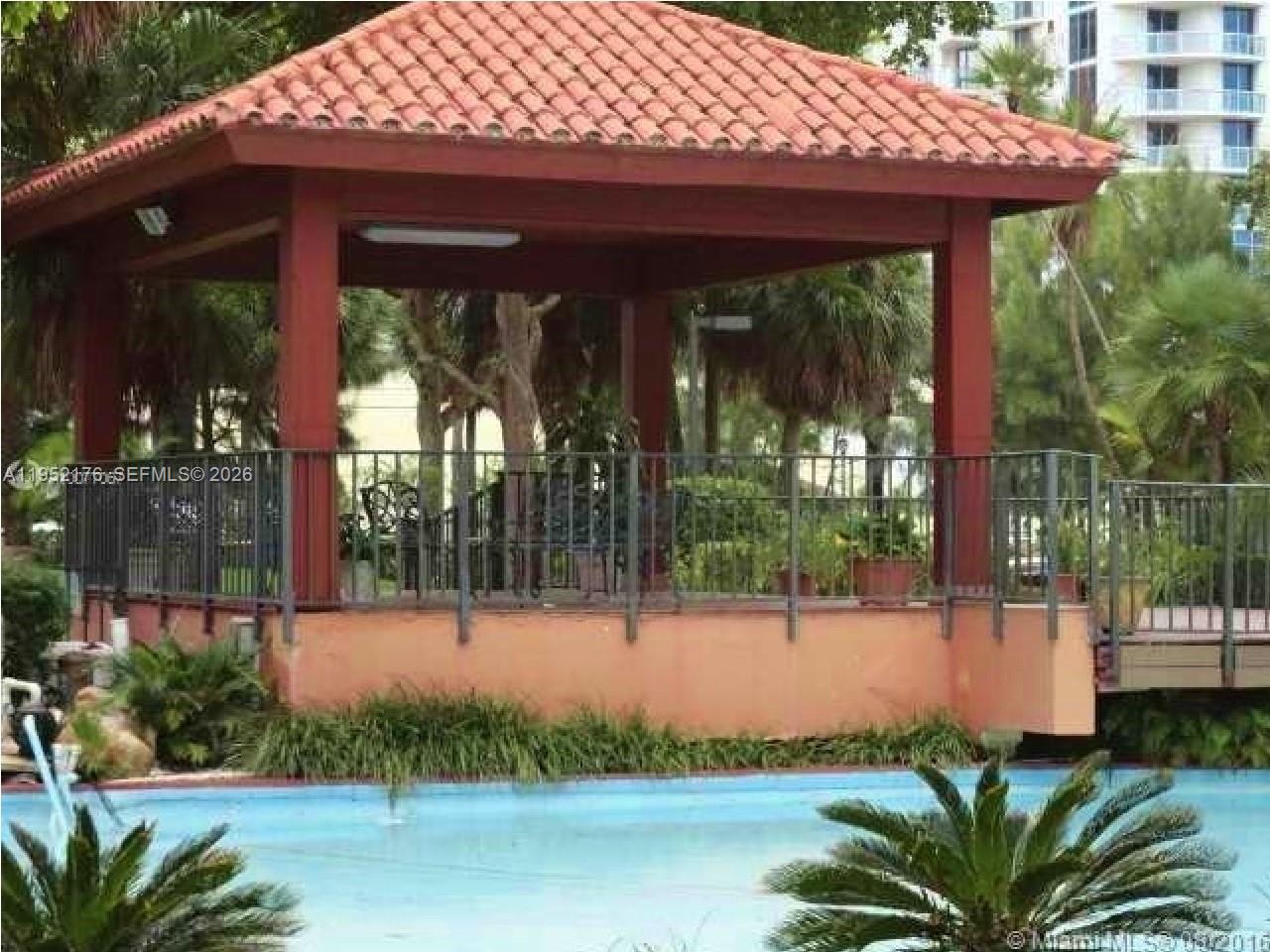 WINSTON TOWERS 600 CONDO - Residential