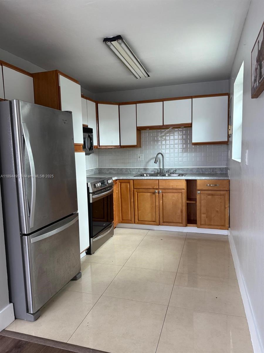 COLLIER ESTATES 4TH ADD - Residential Lease