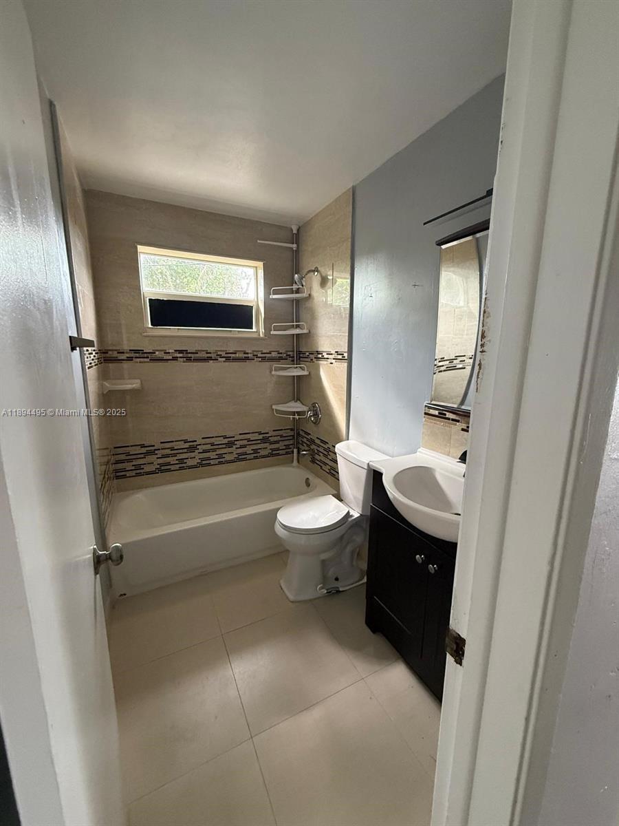 COLLIER ESTATES 4TH ADD - Residential Lease