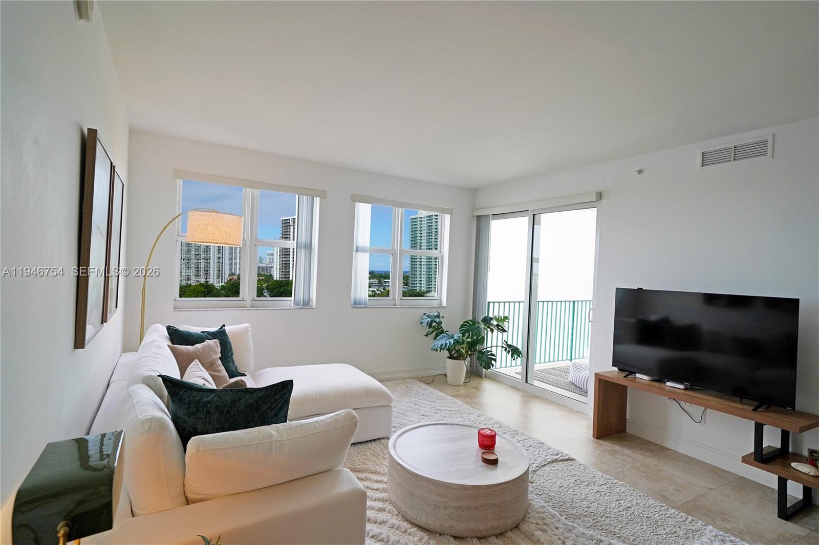 20000 E Country Club Dr 1014