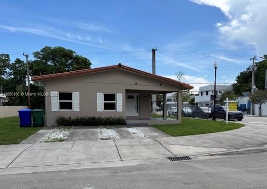 Amazing location, near the Miami Design District. This three bedroom two bath house has an en suite for the primary bedroom as well as two closets. Marble floors throughout. Large patio that is also a wrap around patio, large yard. Kitchen has quartz counter tops and a huge island that is perfect as a breakfast area. This corner house has plenty of natural light and easy access to main thoroughfares as well as being so close to the Design District and Buena Vista.