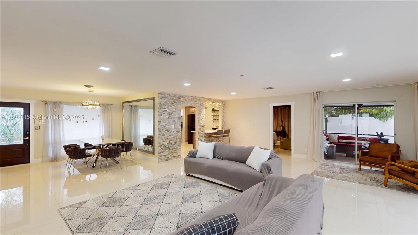 IMPERIAL POINT 1 SEC - Residential