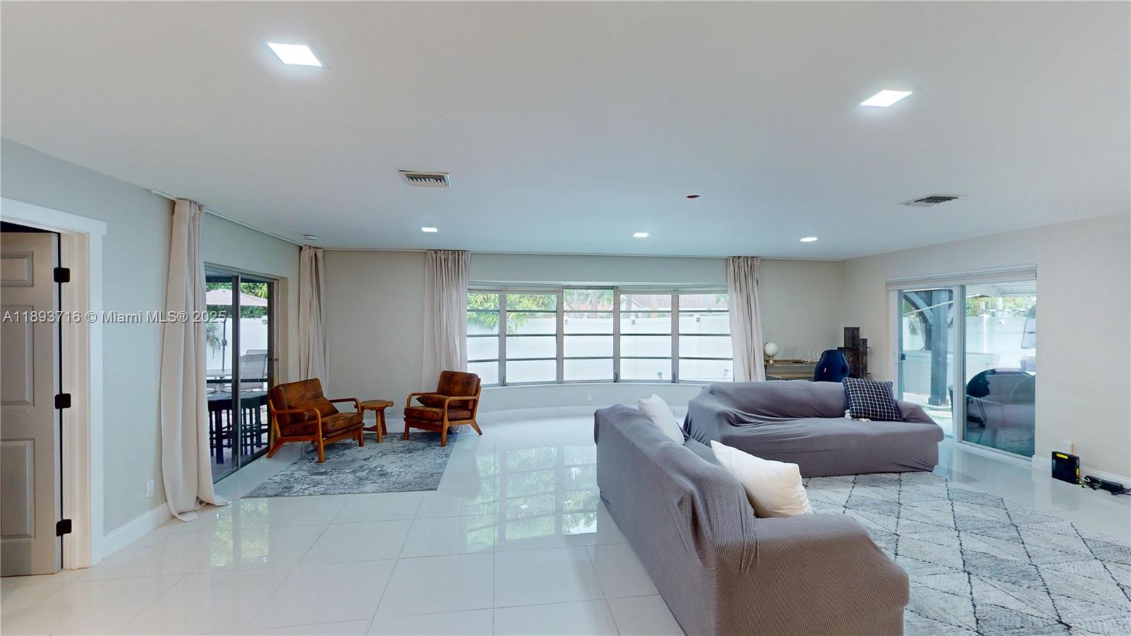 IMPERIAL POINT 1 SEC - Residential