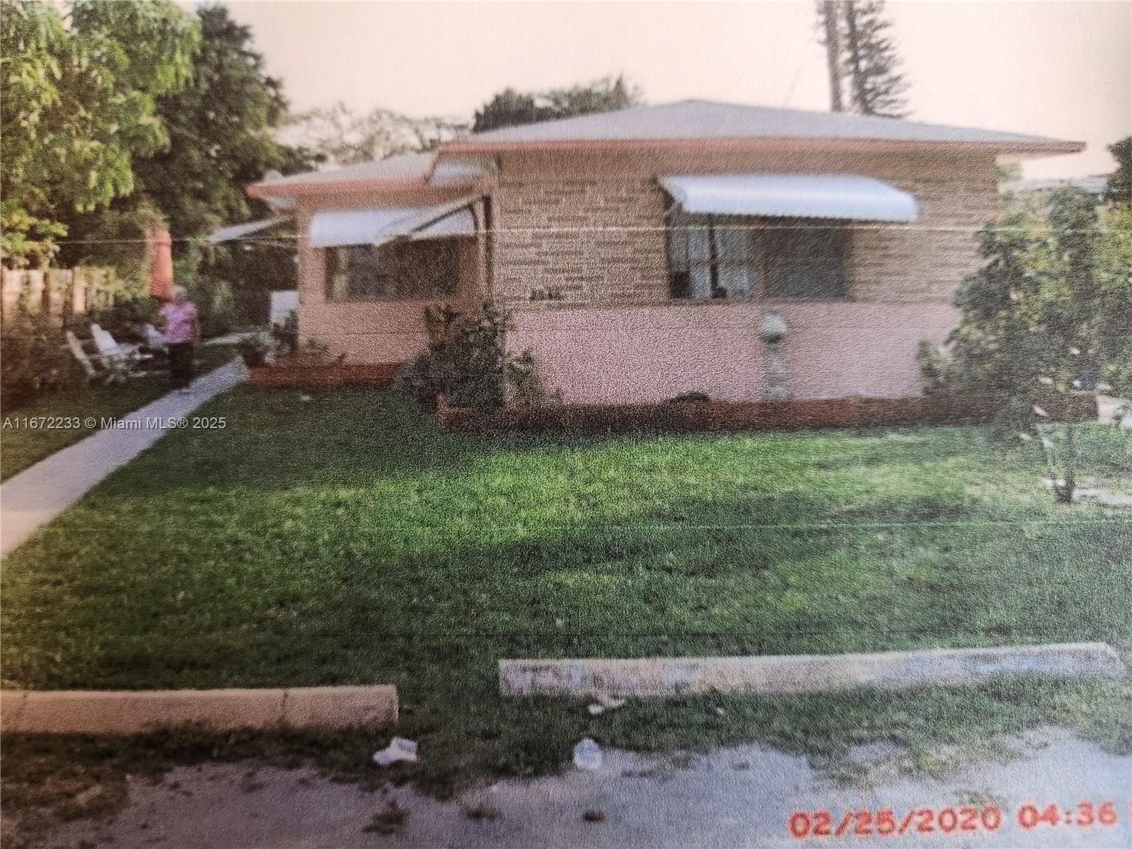 Rental Property at 2546 Dewey St 1, Hollywood, Broward County, Florida - Bedrooms: 1 
Bathrooms: 1  - $1,500 MO.