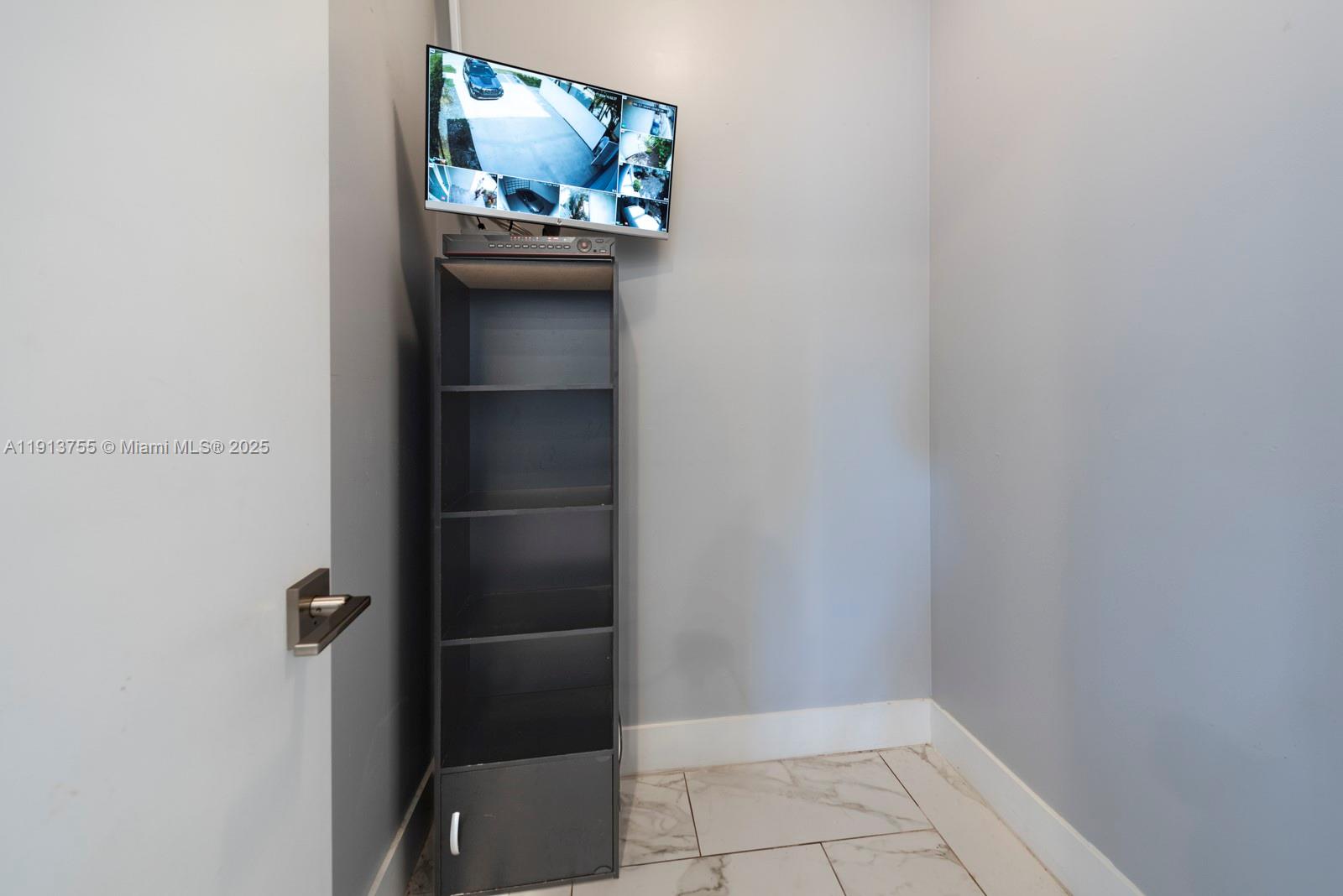 NORTH ANDREWS GARDENS 2ND - Residential Lease