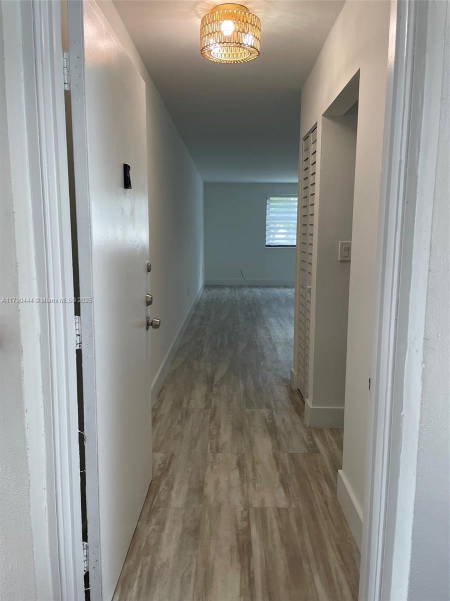 460 W Park Dr 207, Miami, Broward County, Florida - 2 Bedrooms  
1 Bathrooms - 