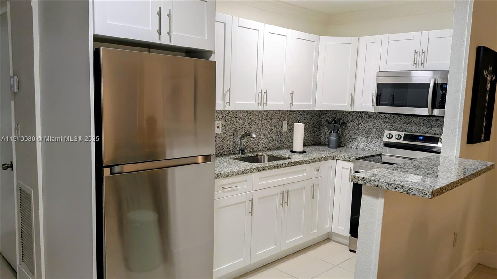 TROPICAL PARK CONDO - Residential Lease