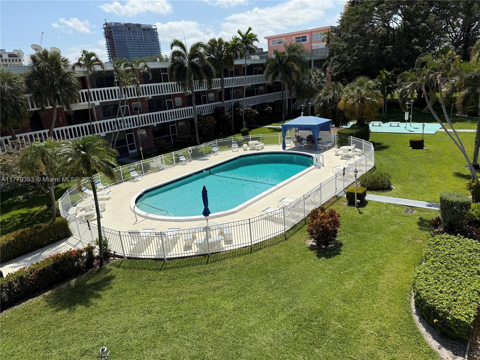 Rental Property at 201 Ne 14th Ave 2C, Hallandale Beach, Broward County, Florida - Bedrooms: 1 
Bathrooms: 1  - $1,650 MO.